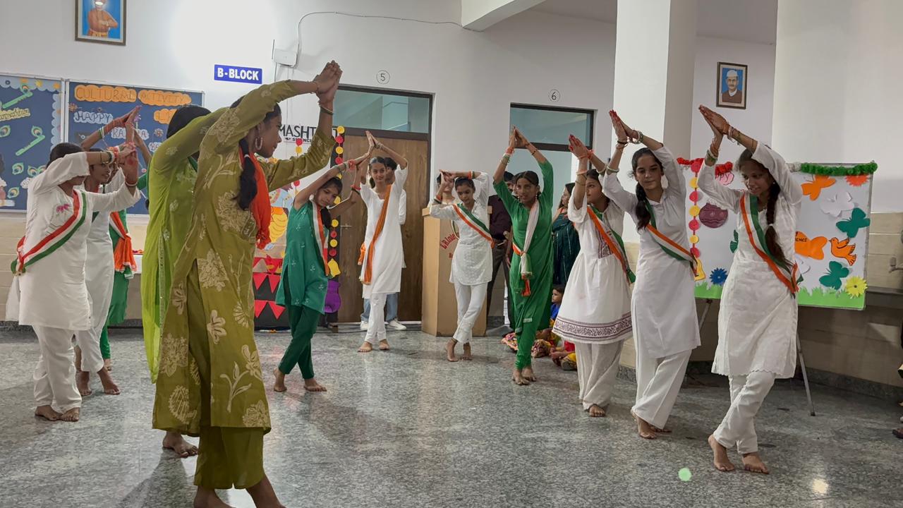 LR International School Greater Noida (25)